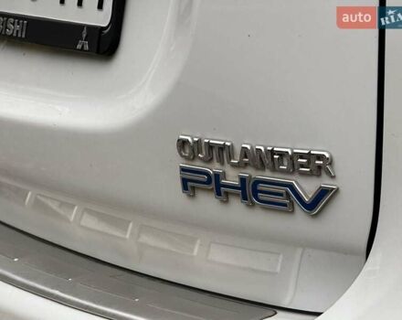 Мицубиси Аутлендер 2014 в Дрогобыче на Automoto.ua Белый Мицубиси Аутлендер, объемом двигателя 2 л и пробегом 228 тыс. км за 15300 $, фото 28 на Automoto.ua