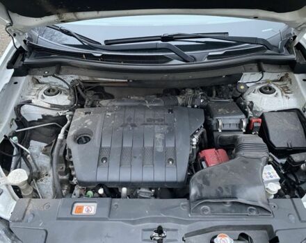 Белый Мицубиси Аутлендер, объемом двигателя 2.4 л и пробегом 201 тыс. км за 10000 $, фото 7 на Automoto.ua