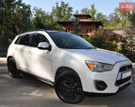 Белый Мицубиси Аутлендер, объемом двигателя 2 л и пробегом 132 тыс. км за 11500 $, фото 2 на Automoto.ua