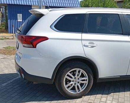 Білий Міцубісі Аутлендер, об'ємом двигуна 2.27 л та пробігом 220 тис. км за 15800 $, фото 6 на Automoto.ua