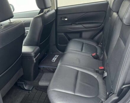 Білий Міцубісі Аутлендер, об'ємом двигуна 2 л та пробігом 250 тис. км за 15100 $, фото 5 на Automoto.ua