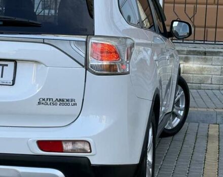 Белый Мицубиси Аутлендер, объемом двигателя 2.36 л и пробегом 140 тыс. км за 12999 $, фото 8 на Automoto.ua