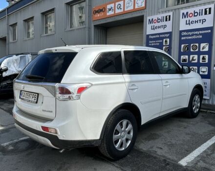 Белый Мицубиси Аутлендер, объемом двигателя 2.4 л и пробегом 120 тыс. км за 13500 $, фото 1 на Automoto.ua
