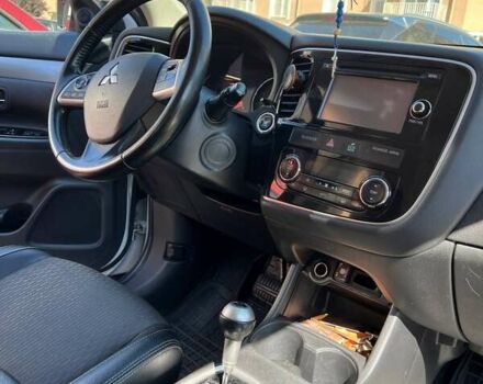 Міцубісі Аутлендер 2014 у Одесі на Automoto.ua Білий Міцубісі Аутлендер, об'ємом двигуна 2.36 л та пробігом 175 тис. км за 12500 $, фото 11 на Automoto.ua