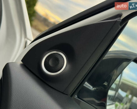 Белый Мицубиси Аутлендер, объемом двигателя 2.3 л и пробегом 214 тыс. км за 15499 $, фото 116 на Automoto.ua