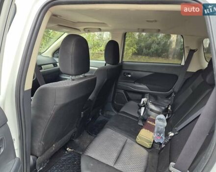 Белый Мицубиси Аутлендер, объемом двигателя 3 л и пробегом 173 тыс. км за 12700 $, фото 17 на Automoto.ua