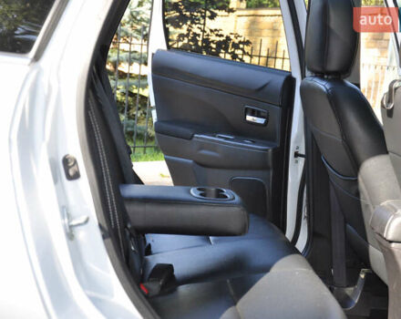 Белый Мицубиси Аутлендер, объемом двигателя 2 л и пробегом 132 тыс. км за 11500 $, фото 19 на Automoto.ua