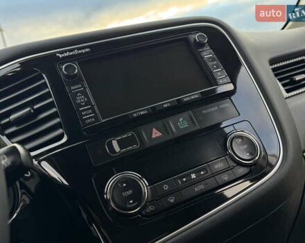 Белый Мицубиси Аутлендер, объемом двигателя 2.3 л и пробегом 214 тыс. км за 15499 $, фото 98 на Automoto.ua