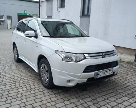 Міцубісі Аутлендер 2014 у Чорткові на Automoto.ua Білий Міцубісі Аутлендер, об'ємом двигуна 3 л та пробігом 105 тис. км за 14500 $, фото 4 на Automoto.ua