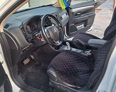 Белый Мицубиси Аутлендер, объемом двигателя 2 л и пробегом 143 тыс. км за 16300 $, фото 11 на Automoto.ua