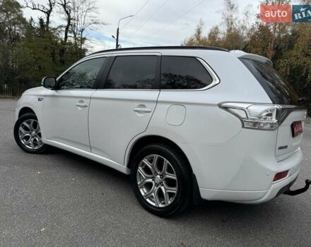 Белый Мицубиси Аутлендер, объемом двигателя 2 л и пробегом 210 тыс. км за 14300 $, фото 19 на Automoto.ua