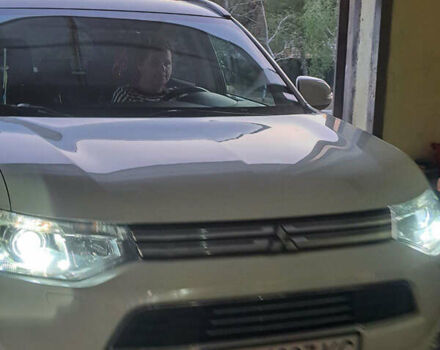 Белый Мицубиси Аутлендер, объемом двигателя 2 л и пробегом 143 тыс. км за 16300 $, фото 21 на Automoto.ua