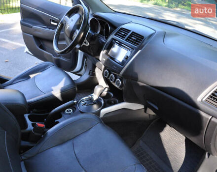 Белый Мицубиси Аутлендер, объемом двигателя 2 л и пробегом 132 тыс. км за 11500 $, фото 18 на Automoto.ua