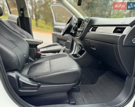 Белый Мицубиси Аутлендер, объемом двигателя 2 л и пробегом 210 тыс. км за 14300 $, фото 43 на Automoto.ua