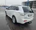 Білий Міцубісі Аутлендер, об'ємом двигуна 2 л та пробігом 250 тис. км за 15100 $, фото 1 на Automoto.ua