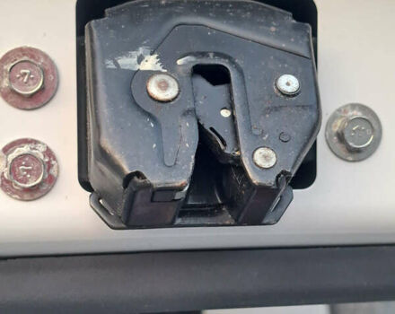 Белый Мицубиси Аутлендер, объемом двигателя 2 л и пробегом 143 тыс. км за 16300 $, фото 19 на Automoto.ua