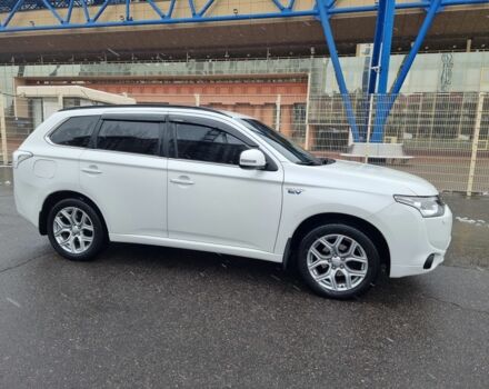 Білий Міцубісі Аутлендер, об'ємом двигуна 2 л та пробігом 250 тис. км за 15100 $, фото 3 на Automoto.ua