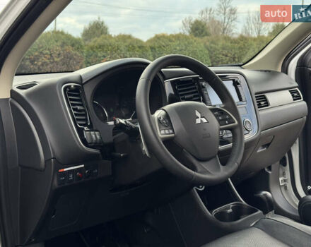 Белый Мицубиси Аутлендер, объемом двигателя 2.3 л и пробегом 214 тыс. км за 15499 $, фото 88 на Automoto.ua