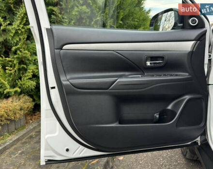 Белый Мицубиси Аутлендер, объемом двигателя 2.3 л и пробегом 214 тыс. км за 15499 $, фото 80 на Automoto.ua