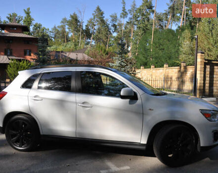 Белый Мицубиси Аутлендер, объемом двигателя 2 л и пробегом 132 тыс. км за 11500 $, фото 3 на Automoto.ua