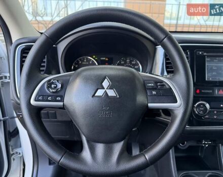 Белый Мицубиси Аутлендер, объемом двигателя 2.36 л и пробегом 140 тыс. км за 12999 $, фото 48 на Automoto.ua