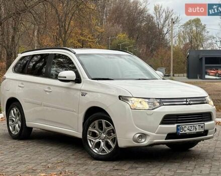 Мицубиси Аутлендер 2014 в Дрогобыче на Automoto.ua Белый Мицубиси Аутлендер, объемом двигателя 2 л и пробегом 228 тыс. км за 15300 $, фото 4 на Automoto.ua