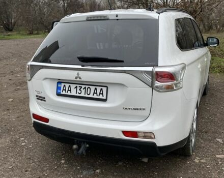 Белый Мицубиси Аутлендер, объемом двигателя 2.4 л и пробегом 201 тыс. км за 10000 $, фото 4 на Automoto.ua