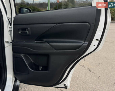 Белый Мицубиси Аутлендер, объемом двигателя 2.3 л и пробегом 214 тыс. км за 15499 $, фото 135 на Automoto.ua