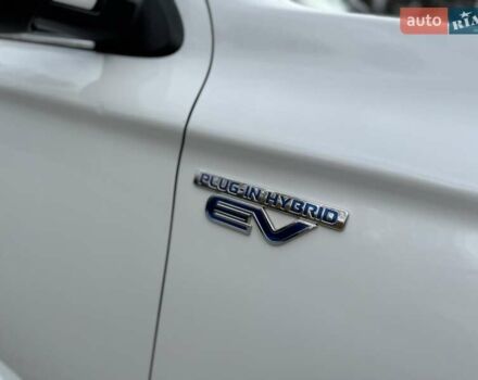 Белый Мицубиси Аутлендер, объемом двигателя 2 л и пробегом 210 тыс. км за 14300 $, фото 9 на Automoto.ua