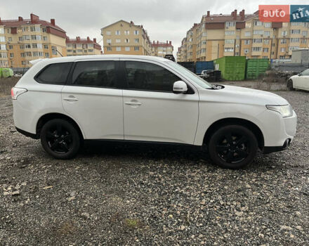 Белый Мицубиси Аутлендер, объемом двигателя 2 л и пробегом 216 тыс. км за 11300 $, фото 3 на Automoto.ua