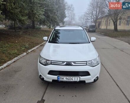 Белый Мицубиси Аутлендер, объемом двигателя 3 л и пробегом 173 тыс. км за 12700 $, фото 4 на Automoto.ua