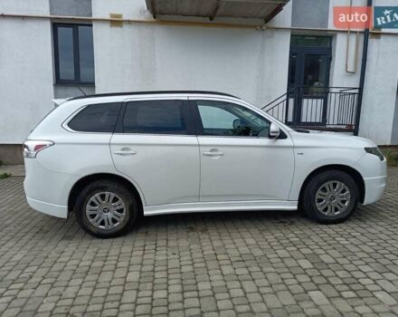 Міцубісі Аутлендер 2014 у Чорткові на Automoto.ua Білий Міцубісі Аутлендер, об'ємом двигуна 3 л та пробігом 105 тис. км за 14500 $, фото 17 на Automoto.ua