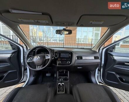 Белый Мицубиси Аутлендер, объемом двигателя 2.36 л и пробегом 140 тыс. км за 12999 $, фото 34 на Automoto.ua