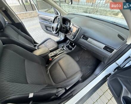 Белый Мицубиси Аутлендер, объемом двигателя 2.36 л и пробегом 140 тыс. км за 12999 $, фото 41 на Automoto.ua