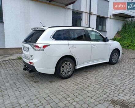 Міцубісі Аутлендер 2014 у Чорткові на Automoto.ua Білий Міцубісі Аутлендер, об'ємом двигуна 3 л та пробігом 105 тис. км за 14500 $, фото 7 на Automoto.ua