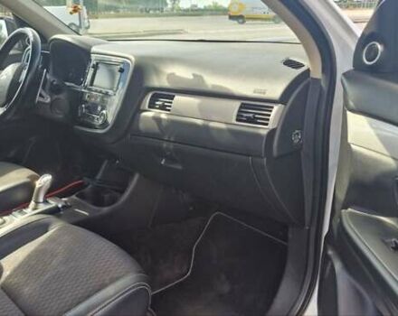 Белый Мицубиси Аутлендер, объемом двигателя 2 л и пробегом 299 тыс. км за 13999 $, фото 10 на Automoto.ua