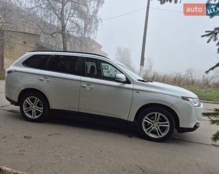 Белый Мицубиси Аутлендер, объемом двигателя 3 л и пробегом 173 тыс. км за 12700 $, фото 14 на Automoto.ua