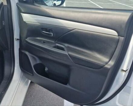 Белый Мицубиси Аутлендер, объемом двигателя 2 л и пробегом 299 тыс. км за 13999 $, фото 16 на Automoto.ua