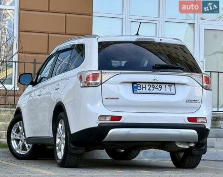 Белый Мицубиси Аутлендер, объемом двигателя 2.36 л и пробегом 140 тыс. км за 12999 $, фото 2 на Automoto.ua
