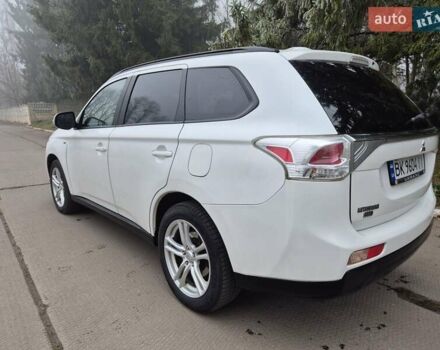 Белый Мицубиси Аутлендер, объемом двигателя 3 л и пробегом 173 тыс. км за 12700 $, фото 2 на Automoto.ua