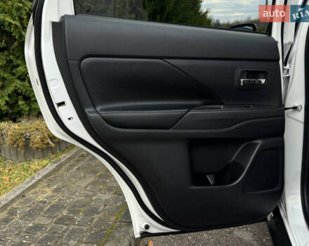 Белый Мицубиси Аутлендер, объемом двигателя 2.3 л и пробегом 214 тыс. км за 15499 $, фото 127 на Automoto.ua