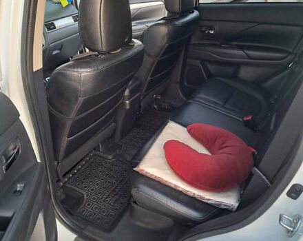 Белый Мицубиси Аутлендер, объемом двигателя 2 л и пробегом 143 тыс. км за 16300 $, фото 10 на Automoto.ua