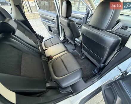 Белый Мицубиси Аутлендер, объемом двигателя 2.36 л и пробегом 140 тыс. км за 12999 $, фото 32 на Automoto.ua