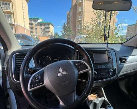 Міцубісі Аутлендер 2014 у Одесі на Automoto.ua Білий Міцубісі Аутлендер, об'ємом двигуна 2.36 л та пробігом 175 тис. км за 12500 $, фото 12 на Automoto.ua