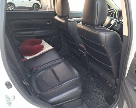 Белый Мицубиси Аутлендер, объемом двигателя 2 л и пробегом 143 тыс. км за 16300 $, фото 8 на Automoto.ua