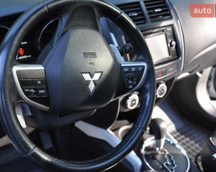 Белый Мицубиси Аутлендер, объемом двигателя 2 л и пробегом 132 тыс. км за 11500 $, фото 16 на Automoto.ua