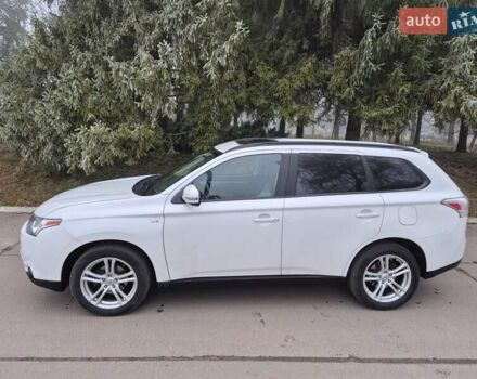 Белый Мицубиси Аутлендер, объемом двигателя 3 л и пробегом 173 тыс. км за 12700 $, фото 6 на Automoto.ua