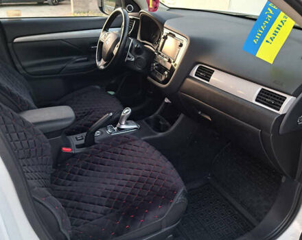 Белый Мицубиси Аутлендер, объемом двигателя 2 л и пробегом 143 тыс. км за 16300 $, фото 9 на Automoto.ua