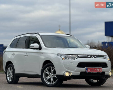Белый Мицубиси Аутлендер, объемом двигателя 2.3 л и пробегом 214 тыс. км за 15499 $, фото 2 на Automoto.ua