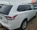 Белый Мицубиси Аутлендер, объемом двигателя 2 л и пробегом 150 тыс. км за 10300 $, фото 1 на Automoto.ua
